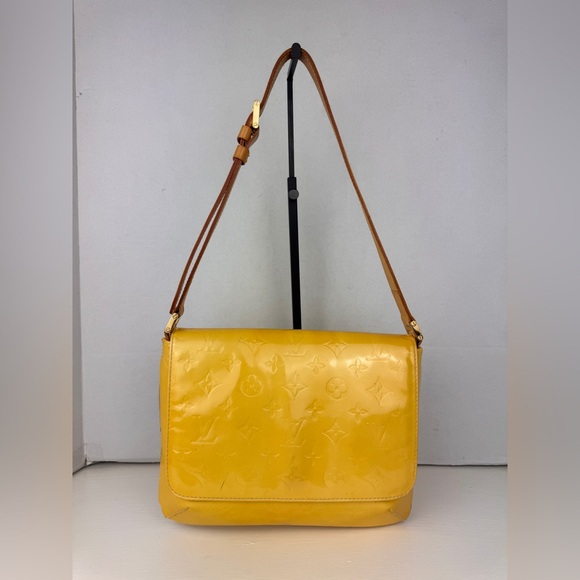 LOUIS VUITTON VERNIS THOMPSON STREET SHOULDER BAG BEIGE/YELLOW - Picture 1 of 16